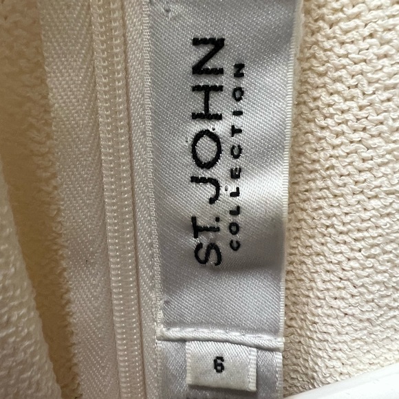 St. John Dress Perfect for a classic look for work - Picture 2 of 2